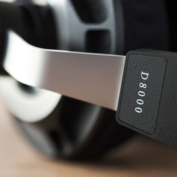 D8000
