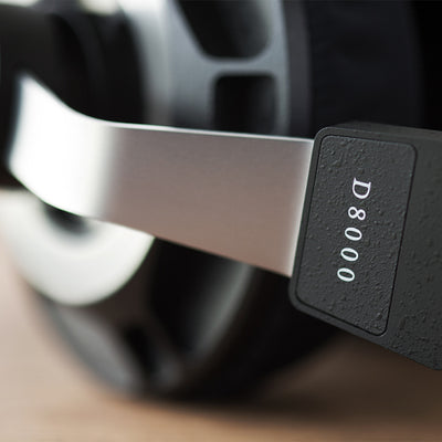 D8000