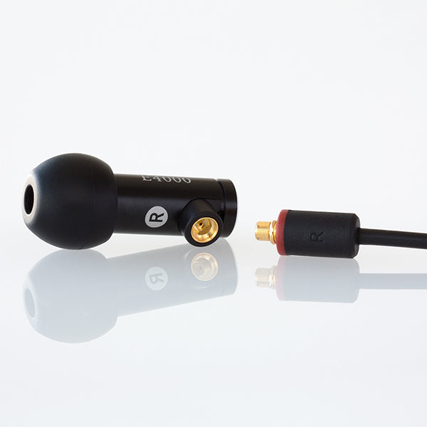 【外観美品】ブルーインパルス　final E4000 日本製の安定感。全てをこなせる小型有線イヤホン、Final E4000