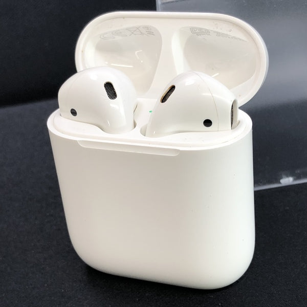 【中古】AirPods with Charging Case MV7N2J/A【日本橋】
