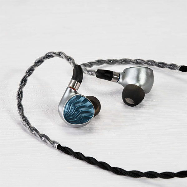 イヤホン iBasso IT05 iBasso Audio IT05」 高級感のあるシェルデザインに独自技術の高
