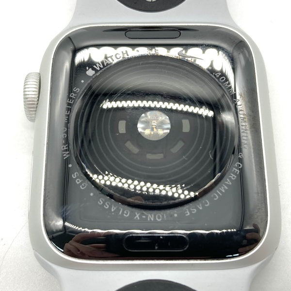 【中古】Apple Watch Nike SE （40mm GPS）アルミニウム【秋葉原】