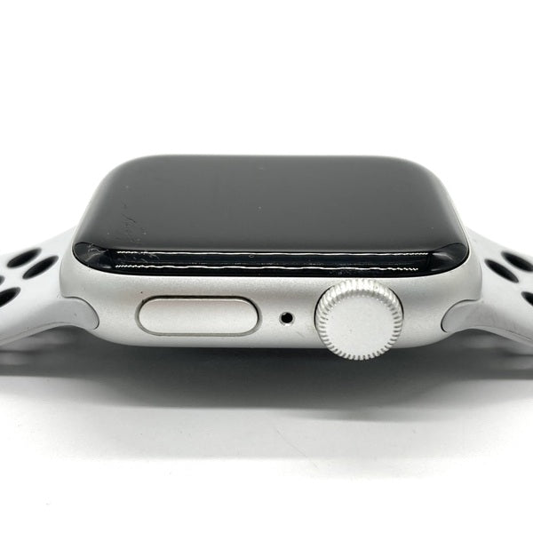 Apple アップル/AppleWatch Nike SE GPS 40mm/MYYD2J/A/H4HF30MMQ1N0/ABランク/85【中古】 中古】Apple Watch SE 第1世代 Nike GPS 40mm スペースグレイ