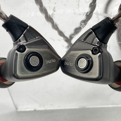 【中古】TITAN S グレー【秋葉原】
