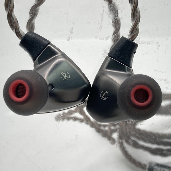 【中古】TITAN S グレー【秋葉原】