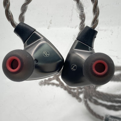 【中古】TITAN S グレー【秋葉原】