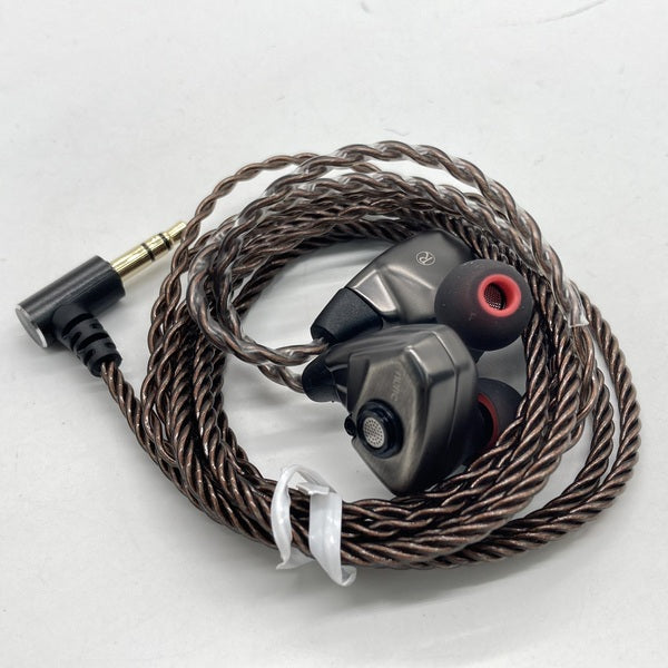 【中古】TITAN S グレー【秋葉原】