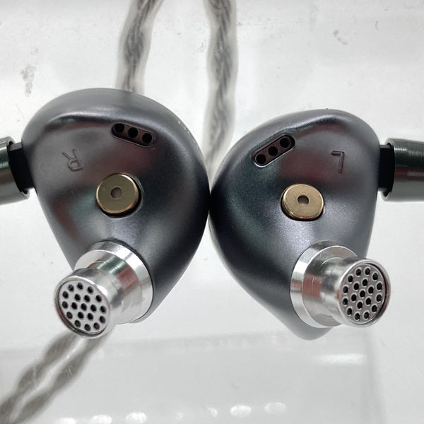 【ほぼ未使用】BQEYZ Autumn 3.5mm版　アッシュグリーン BQEYZ Autumn 3.5mmプラグ BQ510077 [アッシュグリーン] 価格