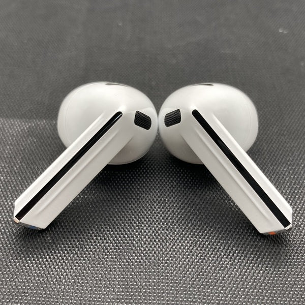 【中古】Galaxy Buds3 ホワイト 【SM-R530NZWAXJP】【秋葉原】