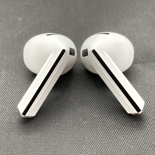 【中古】Galaxy Buds3 ホワイト 【SM-R530NZWAXJP】【秋葉原】