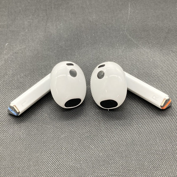 【中古】Galaxy Buds3 ホワイト 【SM-R530NZWAXJP】【秋葉原】