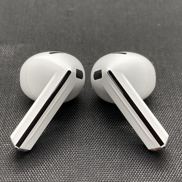 【中古】Galaxy Buds3 ホワイト 【SM-R530NZWAXJP】【秋葉原】