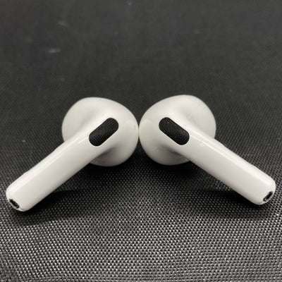 【中古】AirPods 4 MXP93J/A（アクティブノイズキャンセリング搭載）【秋葉原】