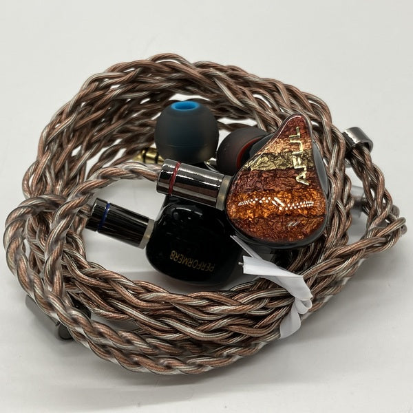 【中古】PERFORMER 8【秋葉原】