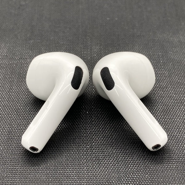 【中古】AirPods 4 MXP93J/A（アクティブノイズキャンセリング搭載）【秋葉原】