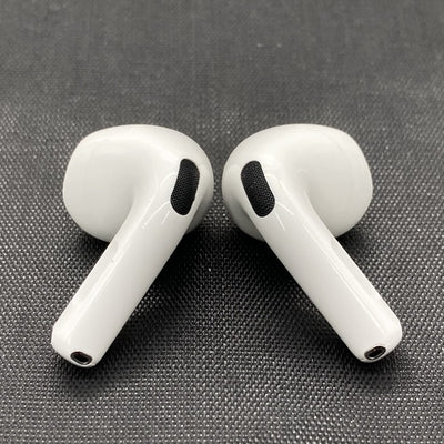 【中古】AirPods 4 MXP93J/A（アクティブノイズキャンセリング搭載）【秋葉原】