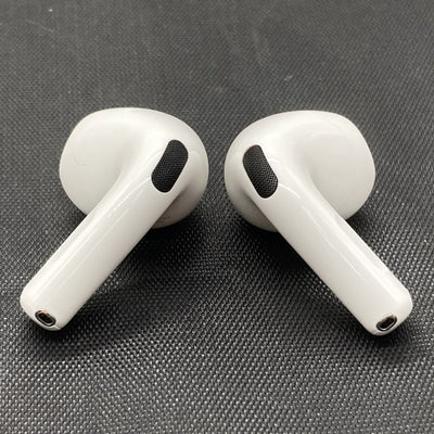 【中古】AirPods 4 MXP93J/A（アクティブノイズキャンセリング搭載）【秋葉原】