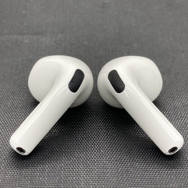 【中古】AirPods 4 MXP93J/A（アクティブノイズキャンセリング搭載）【秋葉原】