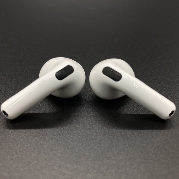 【中古】AirPods 4 MXP93J/A（アクティブノイズキャンセリング搭載）【秋葉原】