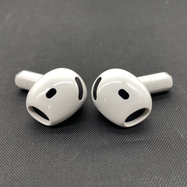 【中古】AirPods 4 MXP93J/A（アクティブノイズキャンセリング搭載）【秋葉原】