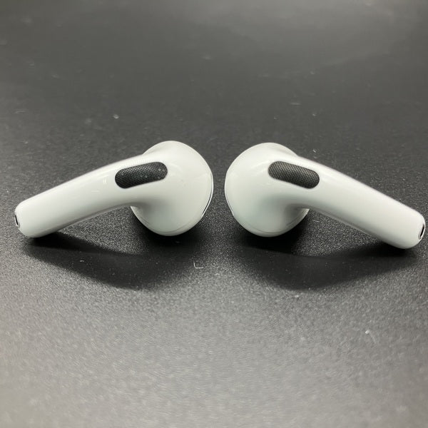 【中古】AirPods 4 MXP93J/A（アクティブノイズキャンセリング搭載）【秋葉原】