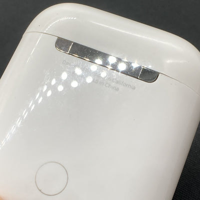 【中古】AirPods with Charging Case MV7N2J/A【秋葉原】