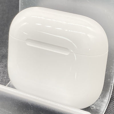 【中古】AirPods 4 MXP93J/A（アクティブノイズキャンセリング搭載）【秋葉原】