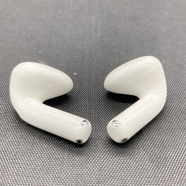 【中古】AirPods 4 MXP93J/A（アクティブノイズキャンセリング搭載）【秋葉原】