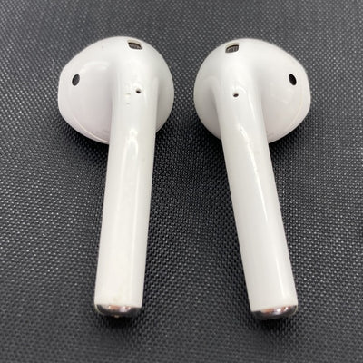【中古】AirPods with Charging Case MV7N2J/A【日本橋】