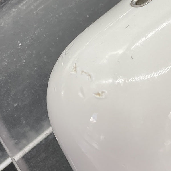 【中古】AirPods with Charging Case MV7N2J/A【日本橋】
