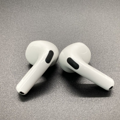 【中古】AirPods 4 MXP93J/A（アクティブノイズキャンセリング搭載）【秋葉原】