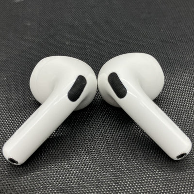【中古】AirPods 4 MXP93J/A（アクティブノイズキャンセリング搭載）【秋葉原】