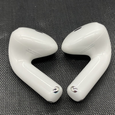 【中古】AirPods 4 MXP93J/A（アクティブノイズキャンセリング搭載）【秋葉原】