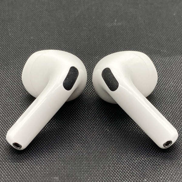 【中古】AirPods 4 MXP93J/A（アクティブノイズキャンセリング搭載）【秋葉原】