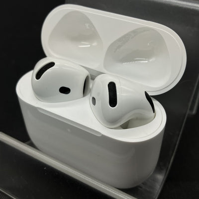 【中古】AirPods 4 MXP93J/A（アクティブノイズキャンセリング搭載）【秋葉原】