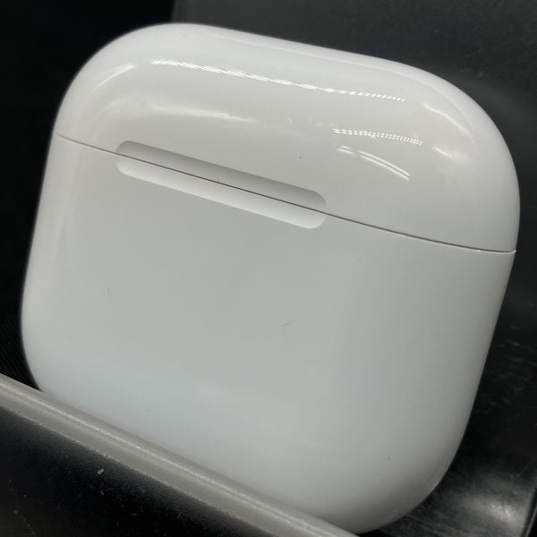 【中古】AirPods 4 MXP93J/A（アクティブノイズキャンセリング搭載）【秋葉原】