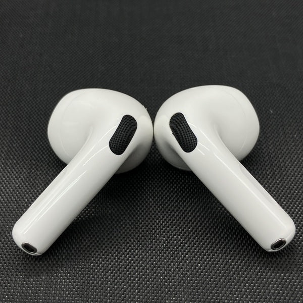 【中古】AirPods 4 MXP93J/A（アクティブノイズキャンセリング搭載）【秋葉原】