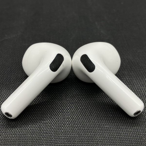 【中古】AirPods 4 MXP93J/A（アクティブノイズキャンセリング搭載）【秋葉原】