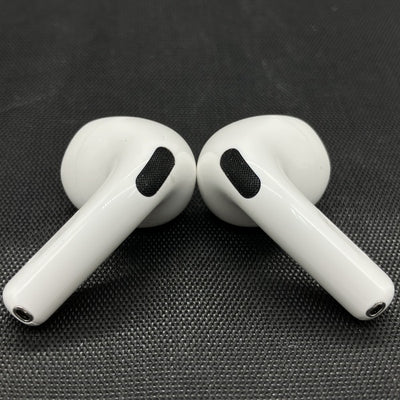 【中古】AirPods 4 MXP93J/A（アクティブノイズキャンセリング搭載）【秋葉原】