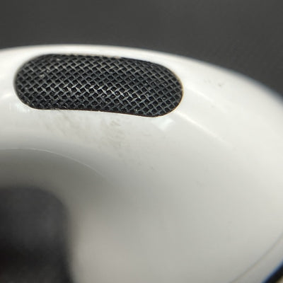 【中古】AirPods 4 MXP93J/A（アクティブノイズキャンセリング搭載）【秋葉原】