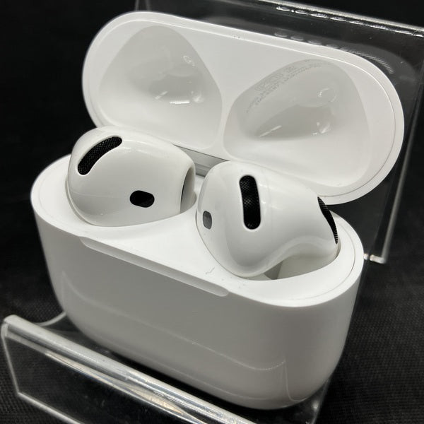 【中古】AirPods 4 MXP93J/A（アクティブノイズキャンセリング搭載）【秋葉原】