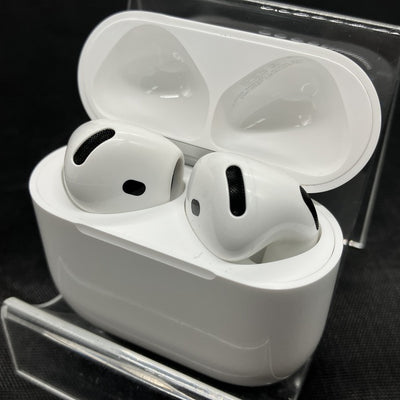 【中古】AirPods 4 MXP93J/A（アクティブノイズキャンセリング搭載）【秋葉原】