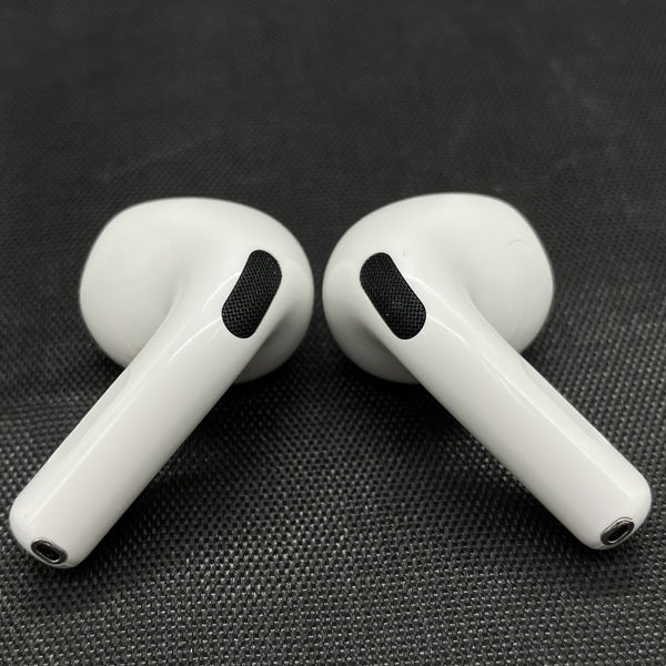 【中古】AirPods 4 MXP93J/A（アクティブノイズキャンセリング搭載）【秋葉原】