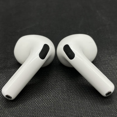 【中古】AirPods 4 MXP93J/A（アクティブノイズキャンセリング搭載）【秋葉原】