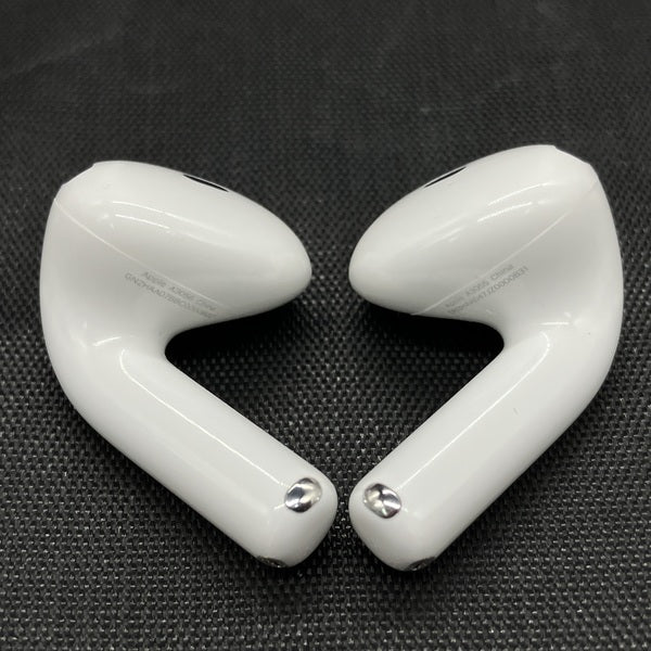 【中古】AirPods 4 MXP93J/A（アクティブノイズキャンセリング搭載）【秋葉原】