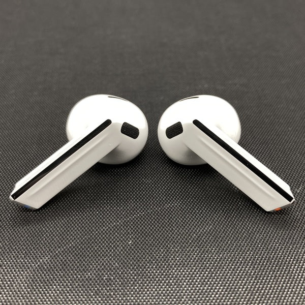 【中古】Galaxy Buds3 ホワイト 【SM-R530NZWAXJP】【秋葉原】