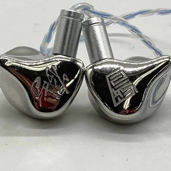 【極美品】Heartfield 鹿　有線イヤホン　IEM HeartField 鹿 – e☆イヤホン