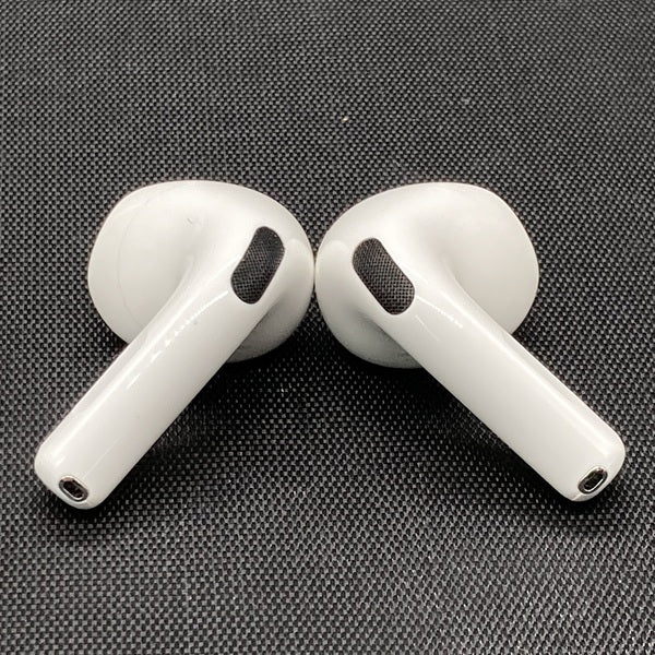 【中古】AirPods 4 MXP93J/A（アクティブノイズキャンセリング搭載）【秋葉原】