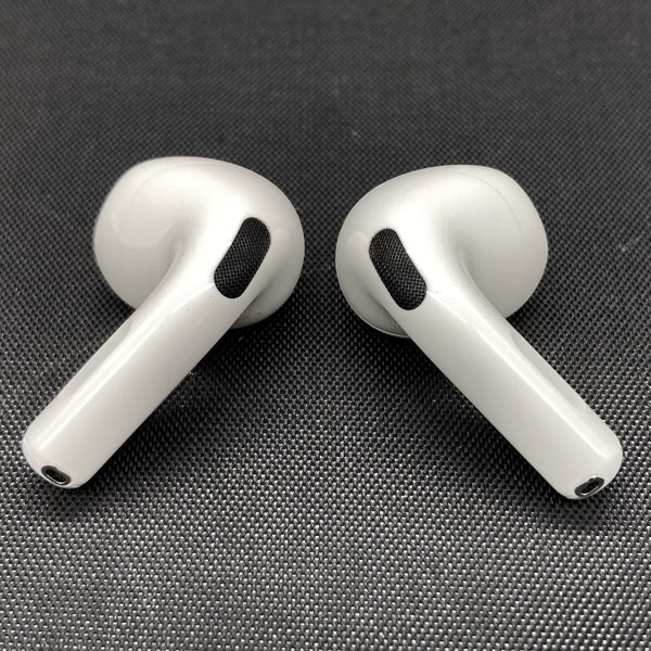 【中古】AirPods 4 MXP93J/A（アクティブノイズキャンセリング搭載）【秋葉原】