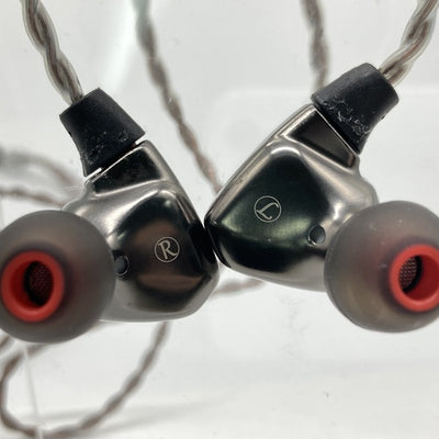 【中古】TITAN S グレー【秋葉原】